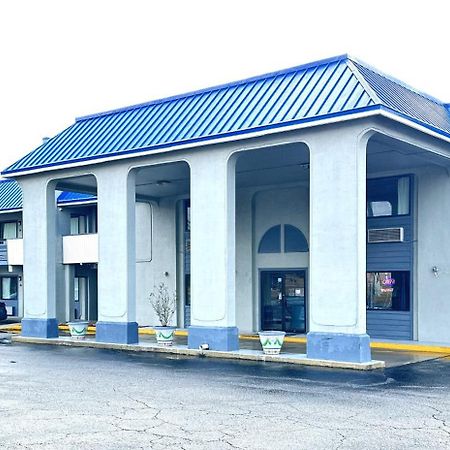 Rodeway Inn & Suites Plymouth Hwy 64 Екстериор снимка