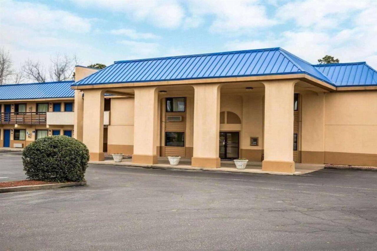 Rodeway Inn & Suites Plymouth Hwy 64 Екстериор снимка