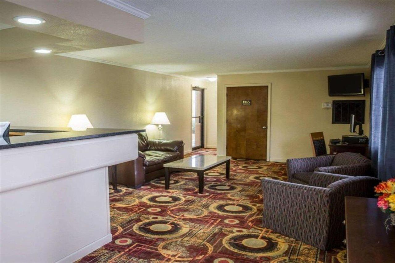 Rodeway Inn & Suites Plymouth Hwy 64 Екстериор снимка