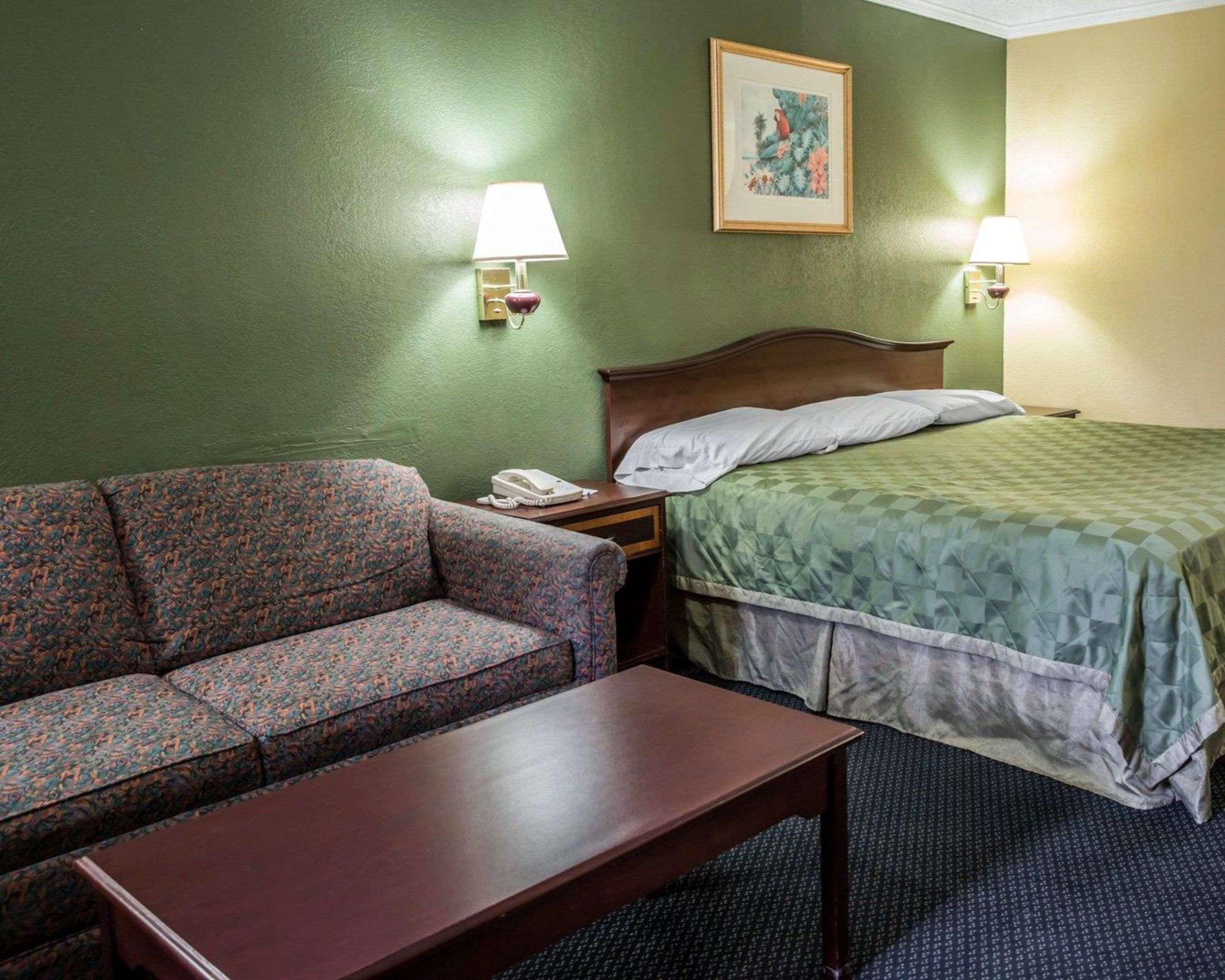 Rodeway Inn & Suites Plymouth Hwy 64 Екстериор снимка