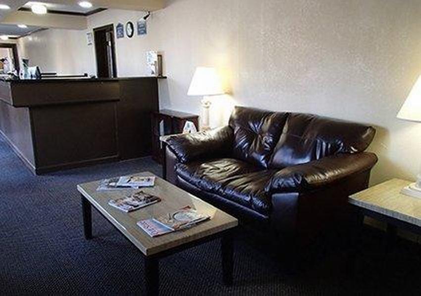 Rodeway Inn & Suites Plymouth Hwy 64 Екстериор снимка