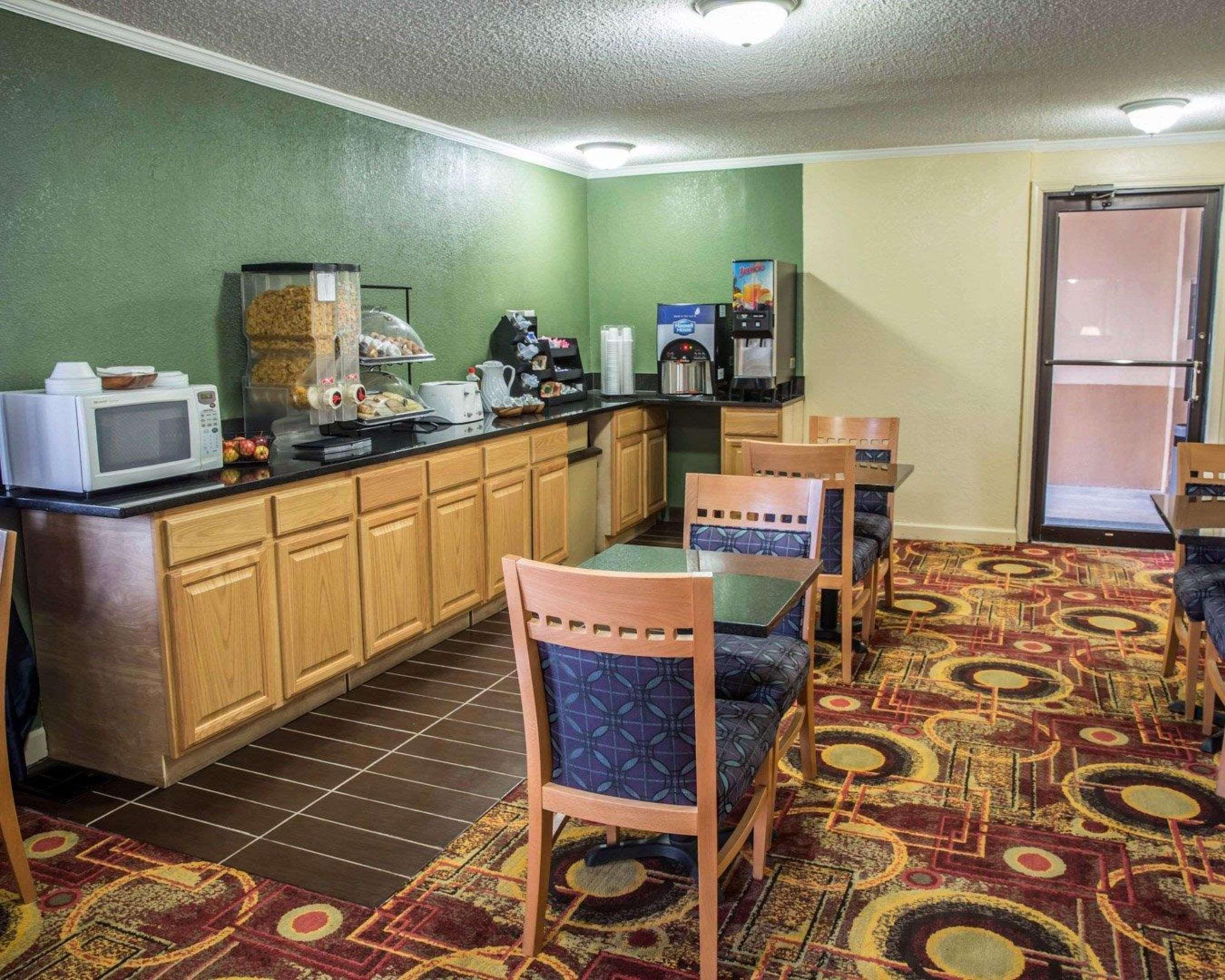 Rodeway Inn & Suites Plymouth Hwy 64 Екстериор снимка