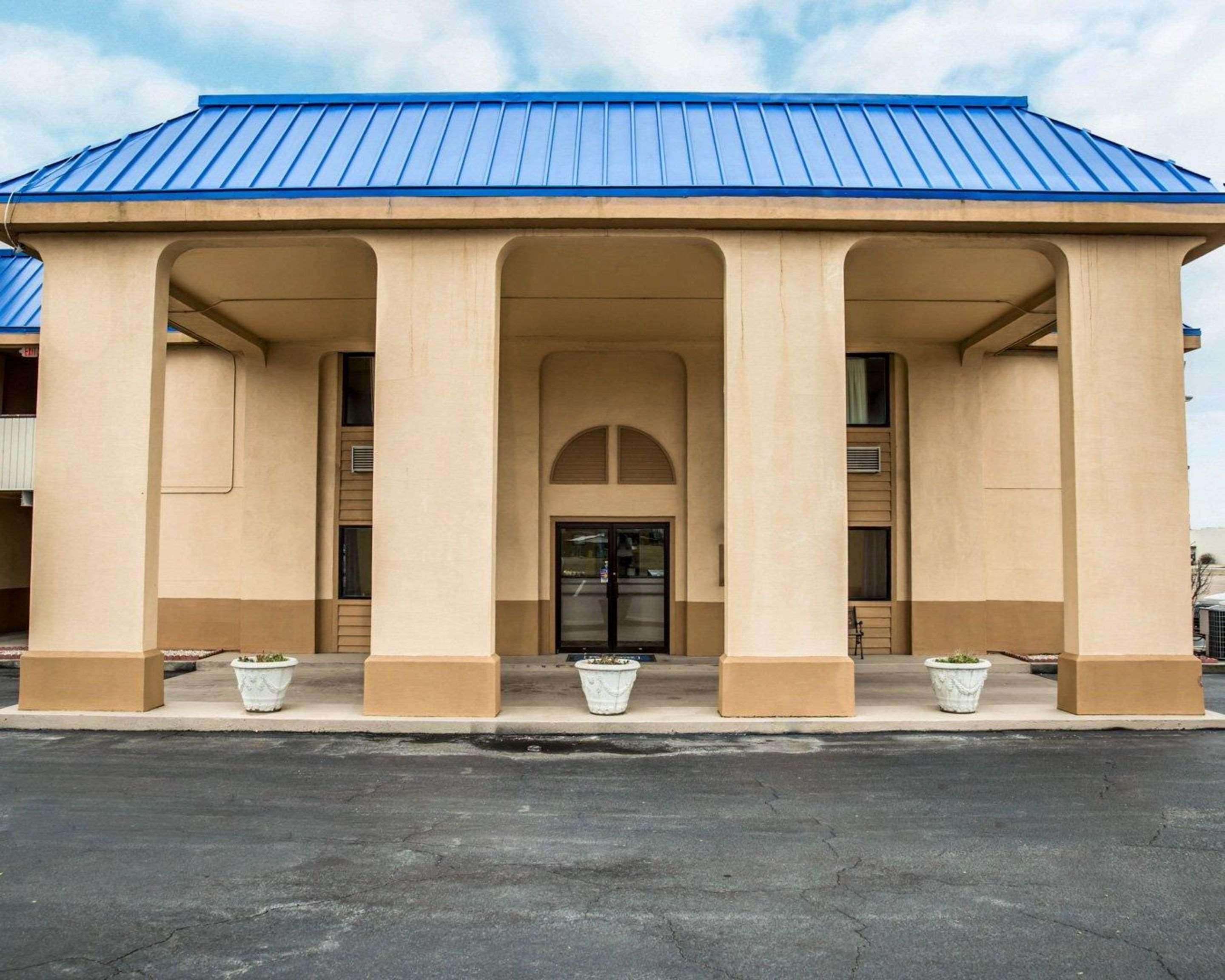 Rodeway Inn & Suites Plymouth Hwy 64 Екстериор снимка