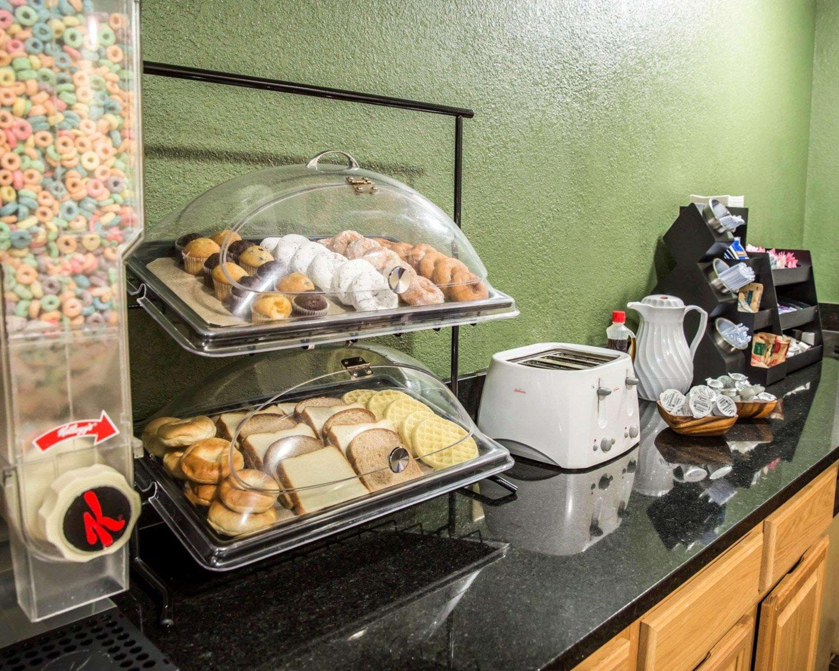 Rodeway Inn & Suites Plymouth Hwy 64 Екстериор снимка