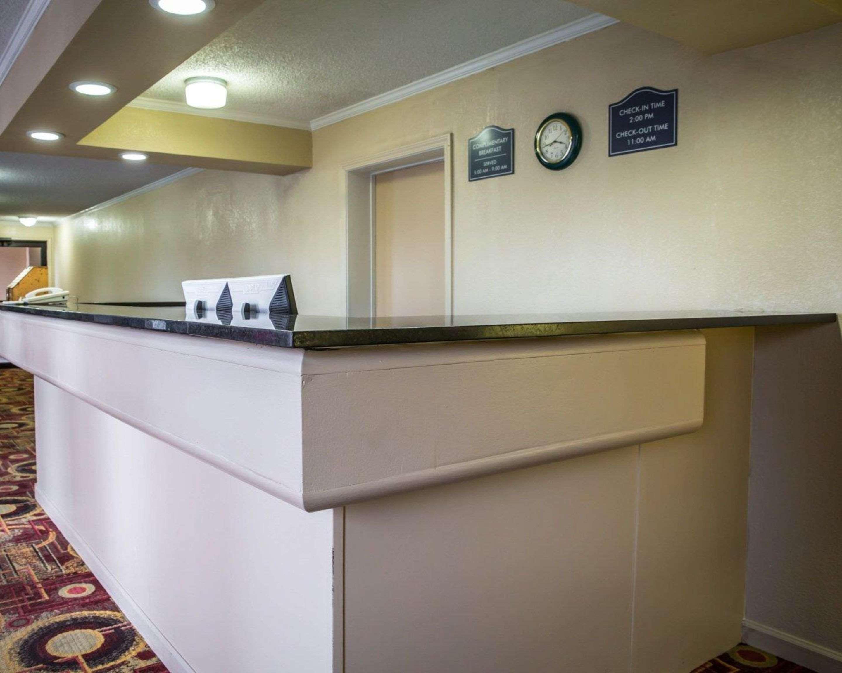 Rodeway Inn & Suites Plymouth Hwy 64 Екстериор снимка