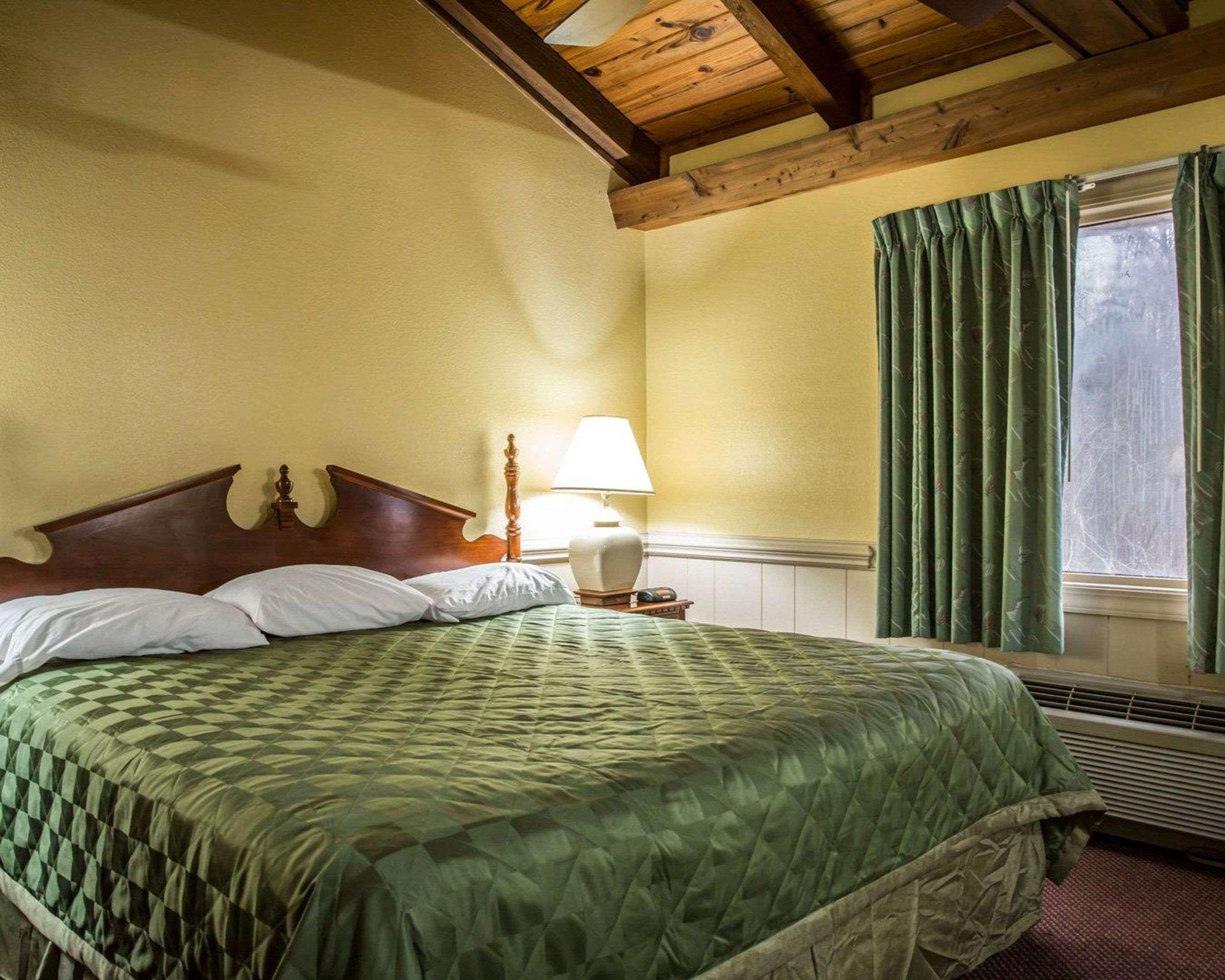 Rodeway Inn & Suites Plymouth Hwy 64 Екстериор снимка