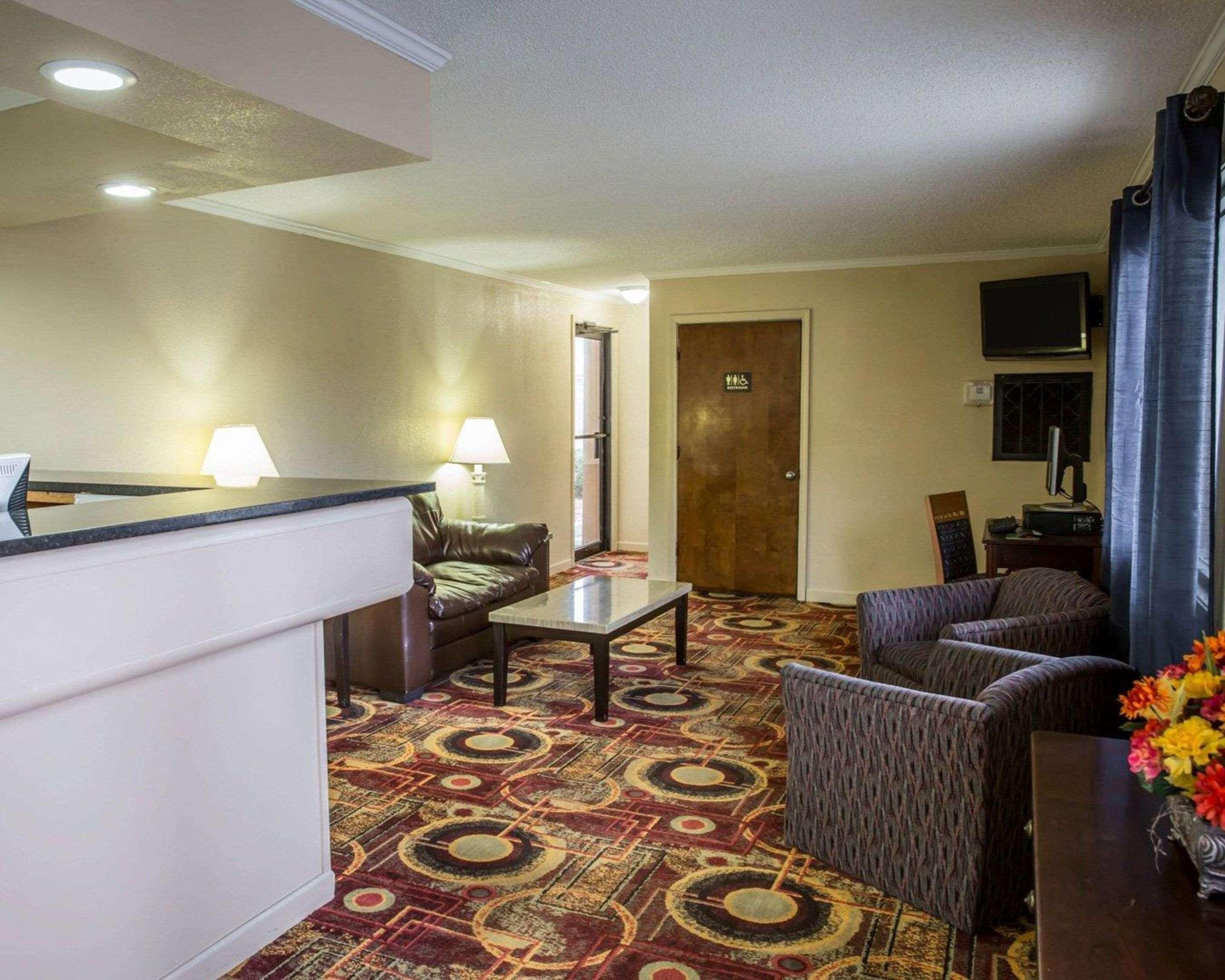 Rodeway Inn & Suites Plymouth Hwy 64 Екстериор снимка