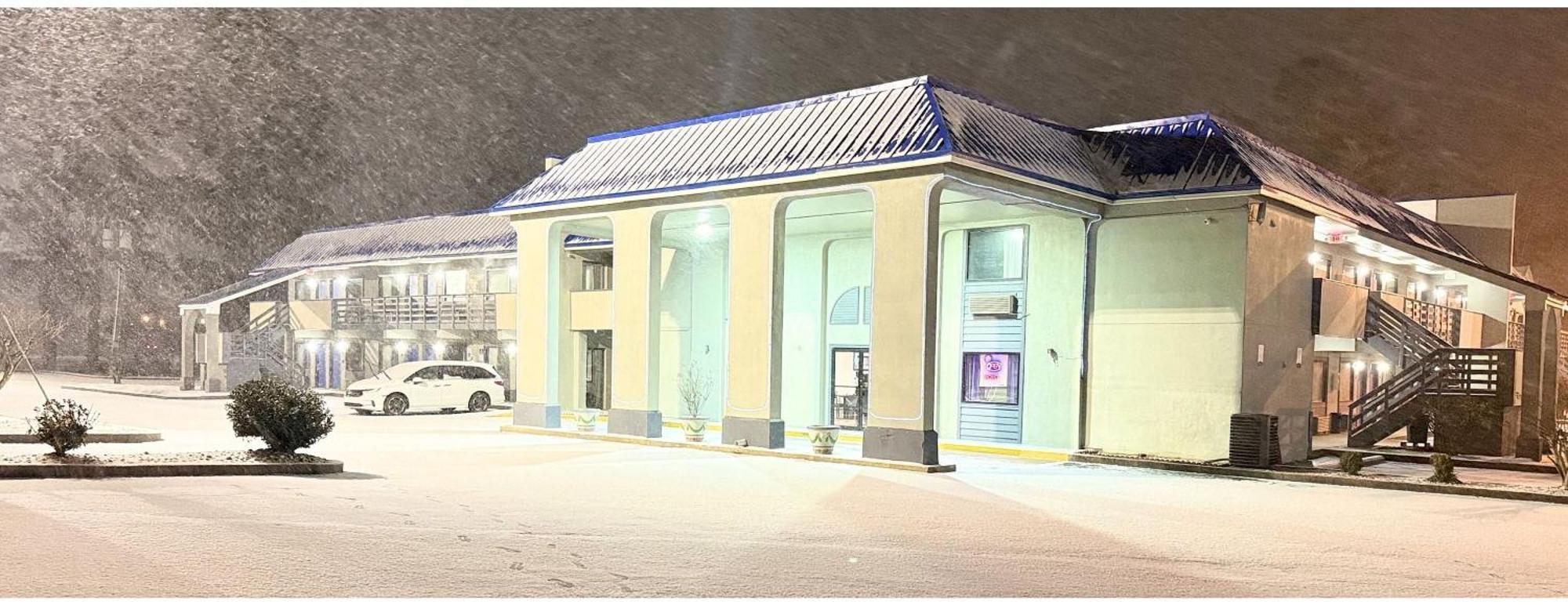 Rodeway Inn & Suites Plymouth Hwy 64 Екстериор снимка