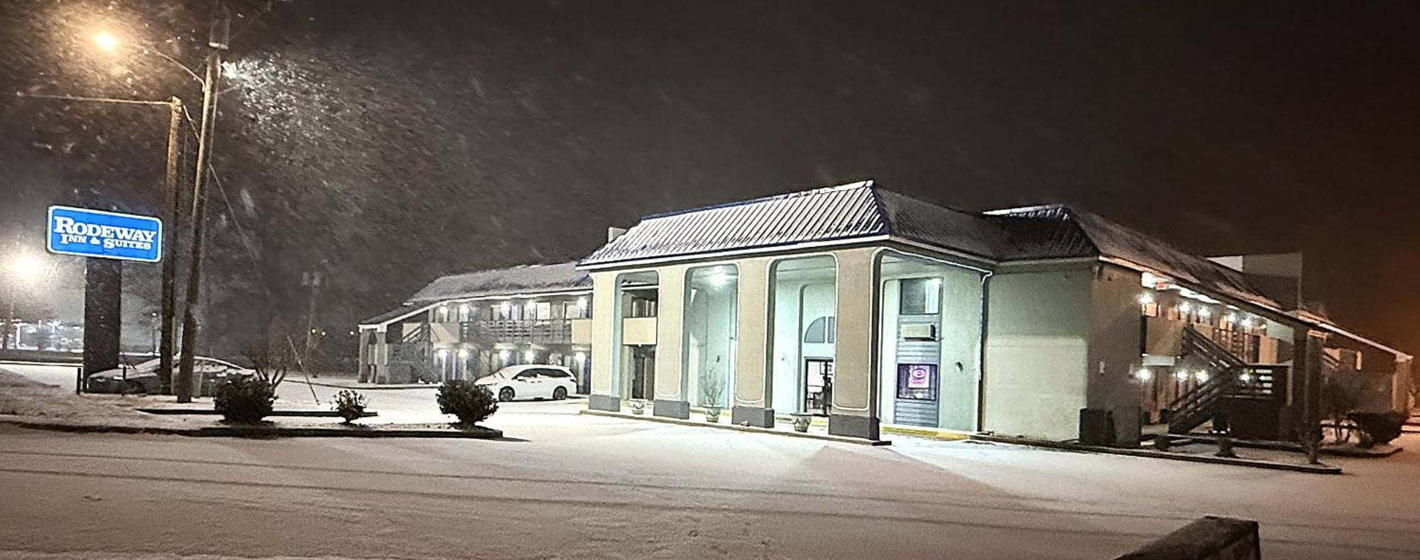 Rodeway Inn & Suites Plymouth Hwy 64 Екстериор снимка