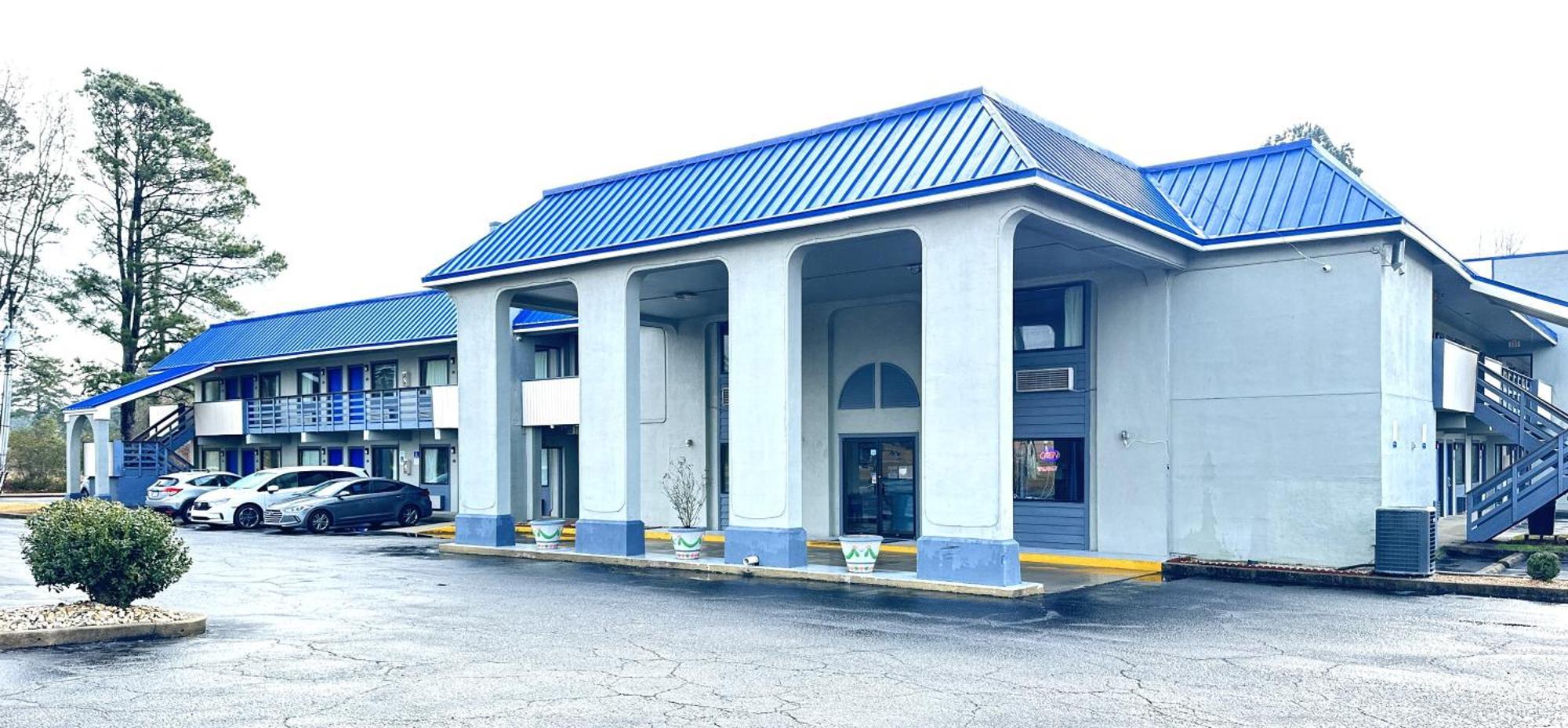 Rodeway Inn & Suites Plymouth Hwy 64 Екстериор снимка