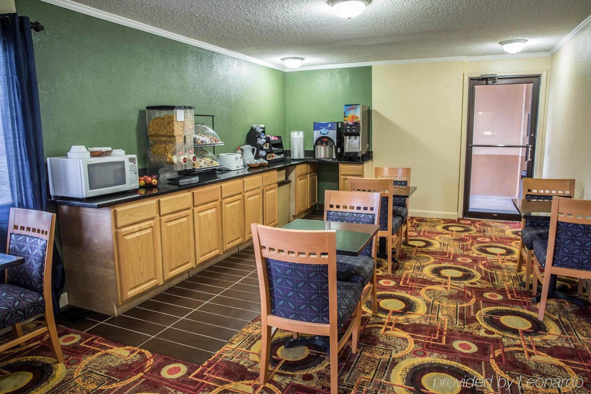 Rodeway Inn & Suites Plymouth Hwy 64 Екстериор снимка