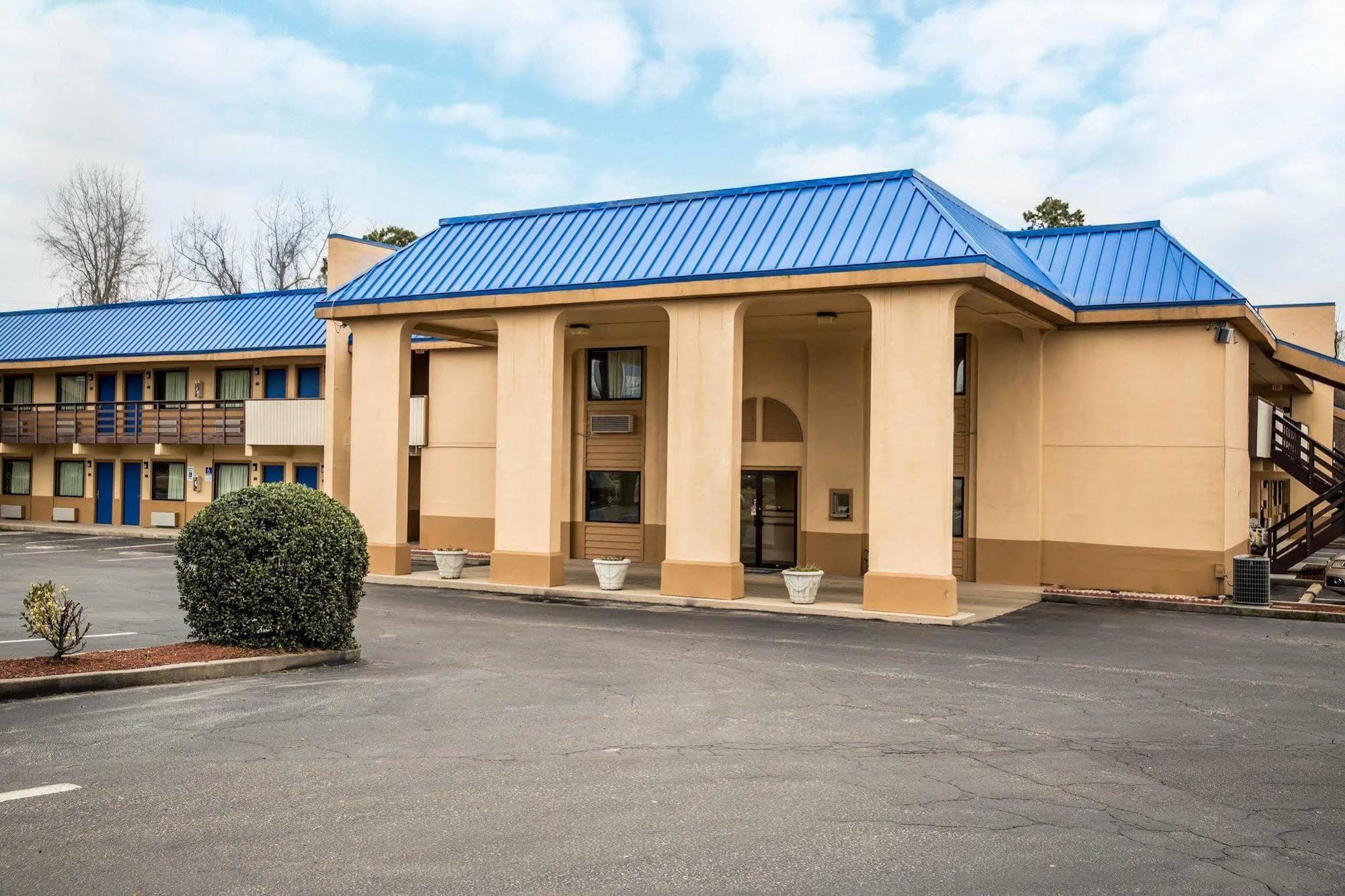 Rodeway Inn & Suites Plymouth Hwy 64 Екстериор снимка